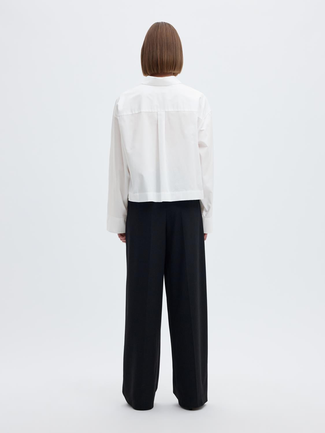 model_shot-back